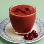Dunkelblaues Getränk aus Heidelbeeren, das von berühmten Ernährungsberatern früher zum Abnehmen empfohlen wurde, heute aber aus einem ganz anderen Grund getrunken wird